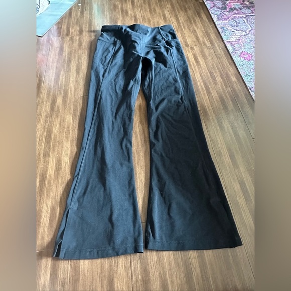 Sweaty Betty
Soft Touch
Super Soft Flare Yoga Pants
SB8270S
Size UK L US 10 - Picture 4 of 9